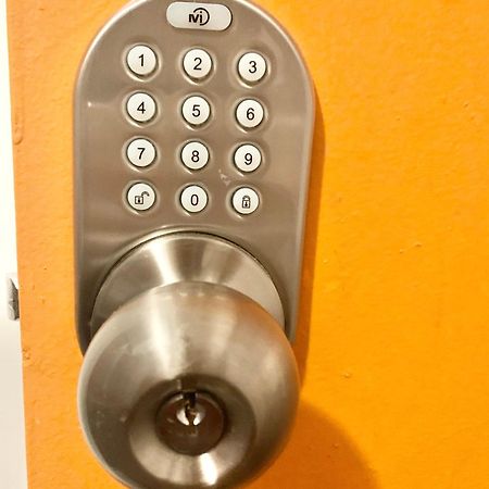 Women Only Rooms - Men Only Rooms - Free Wifi - Coffee Parking - Lockers Miami Kültér fotó