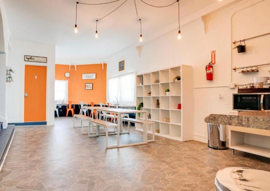 Women Only Rooms - Men Only Rooms - Free Wifi - Coffee Parking - Lockers Miami Kültér fotó